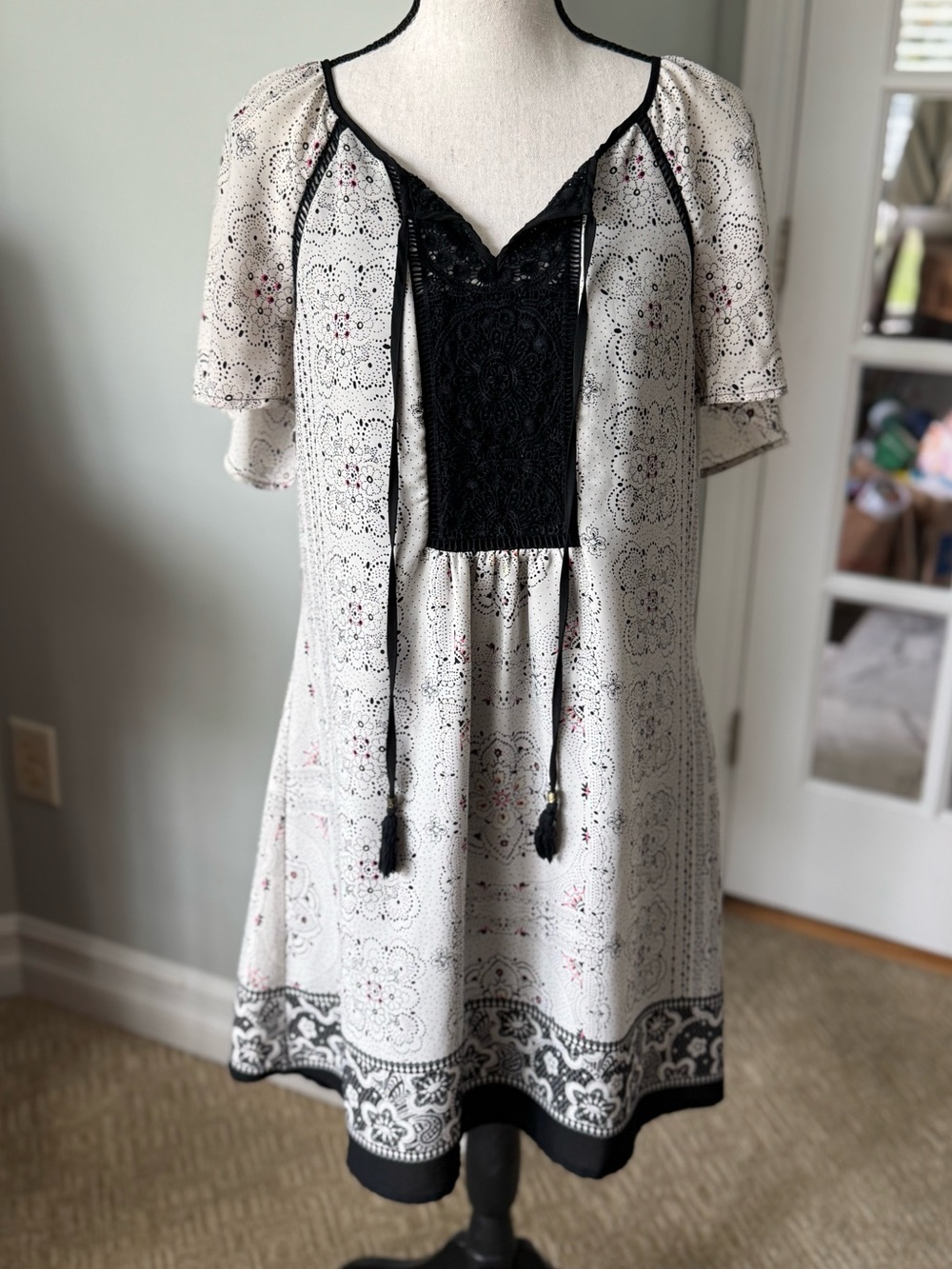 Black Rainn paisley tile print mini shift dress S White black lace tassels flowy